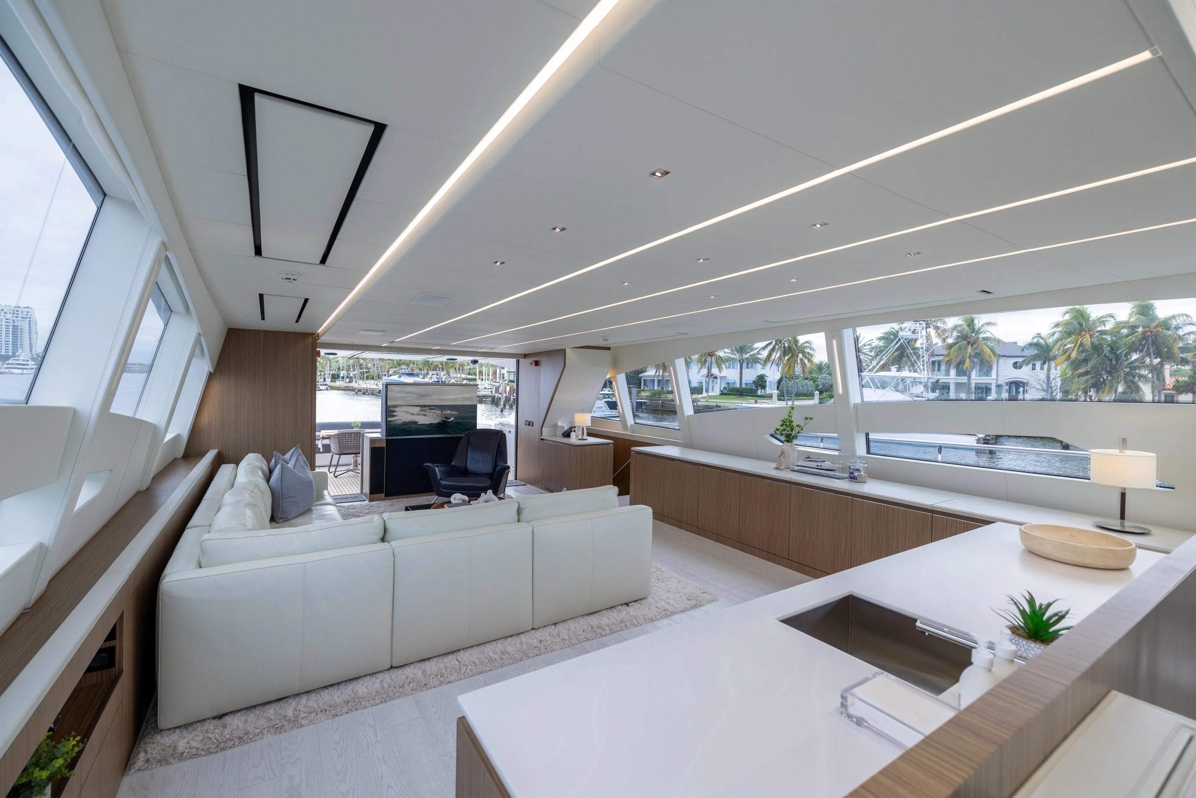 Naav Yacht Photos Pics 