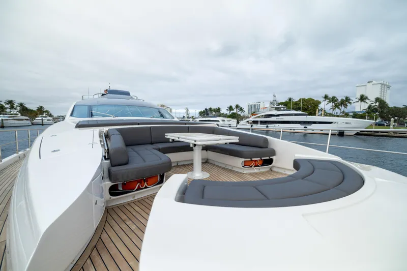 Naav Yacht Photos Pics 