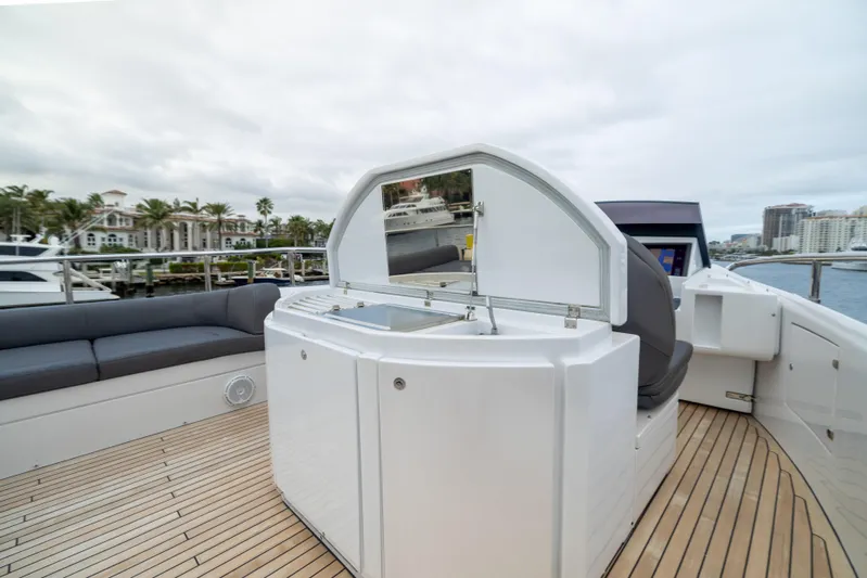 Naav Yacht Photos Pics 