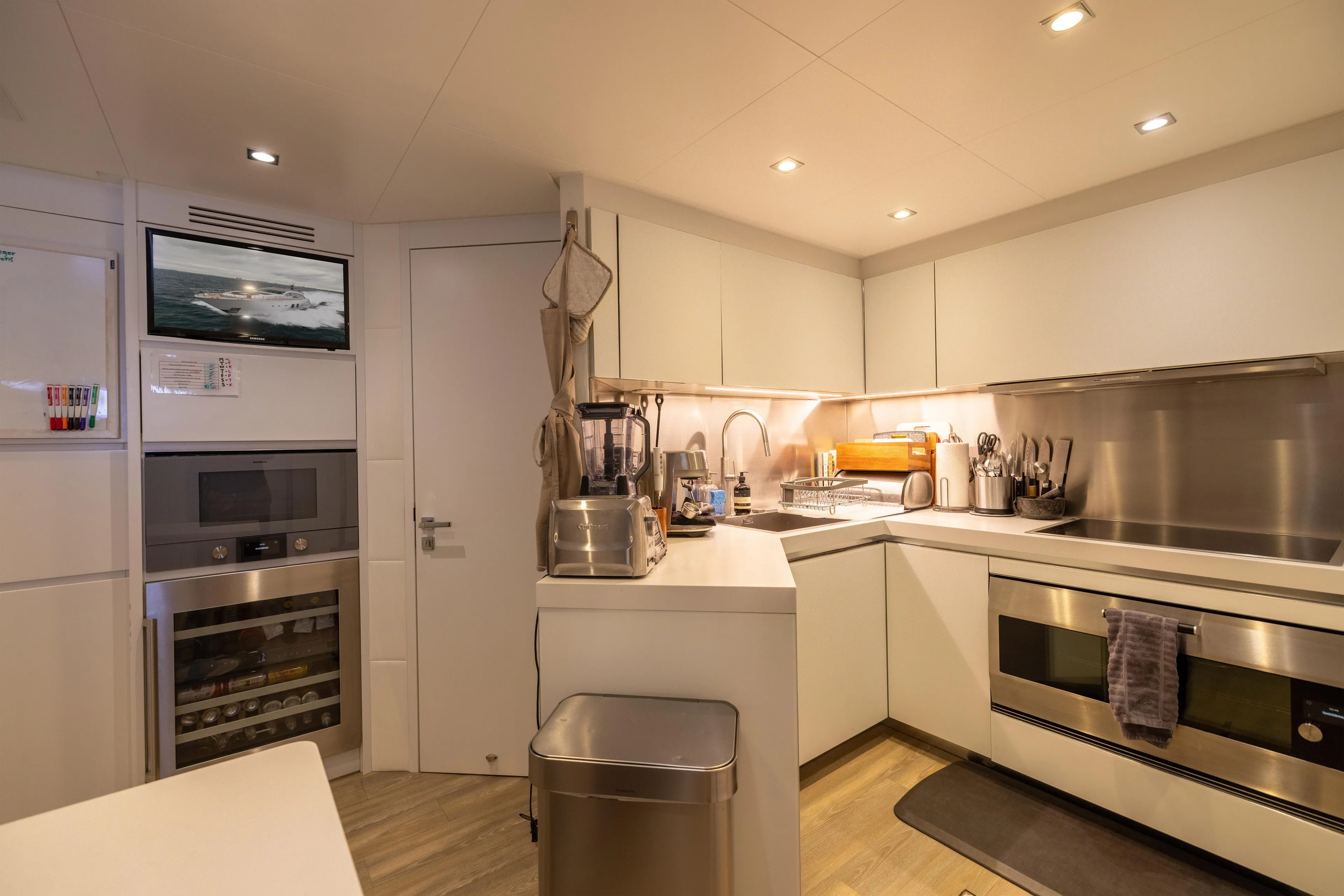 Naav Yacht Photos Pics 