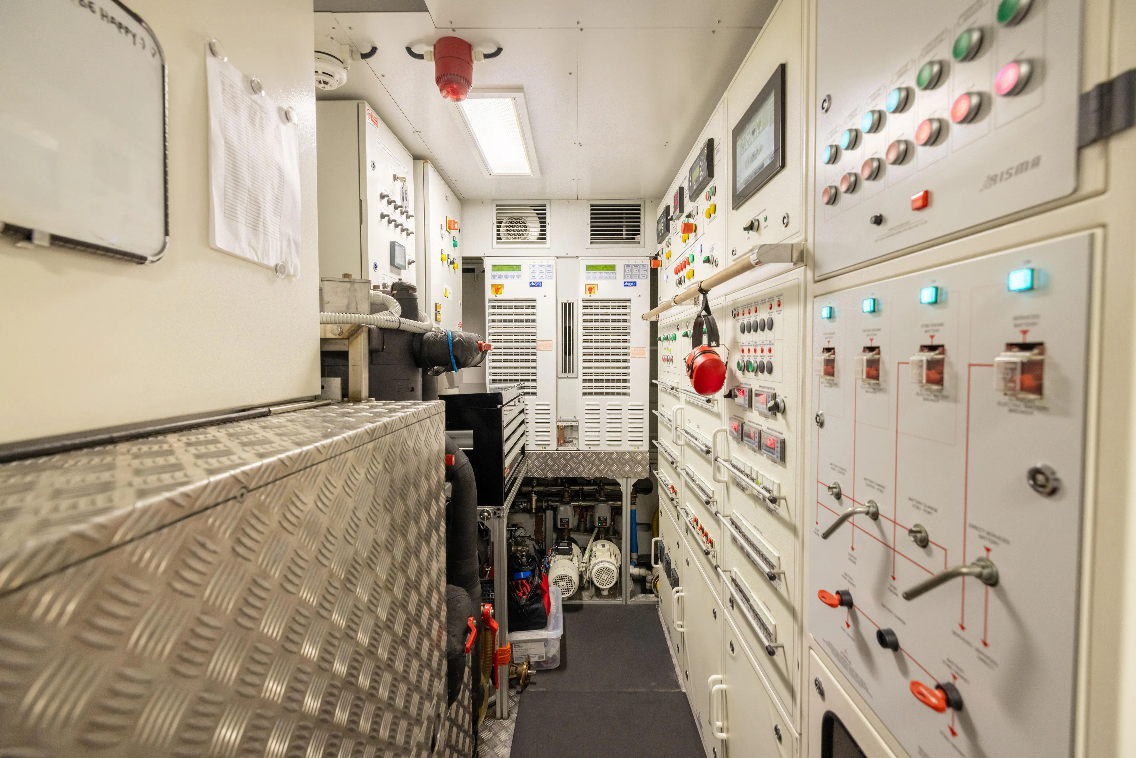 Naav Yacht Photos Pics 