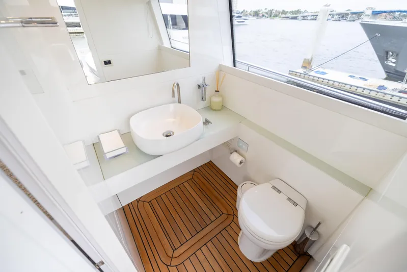 Naav Yacht Photos Pics 