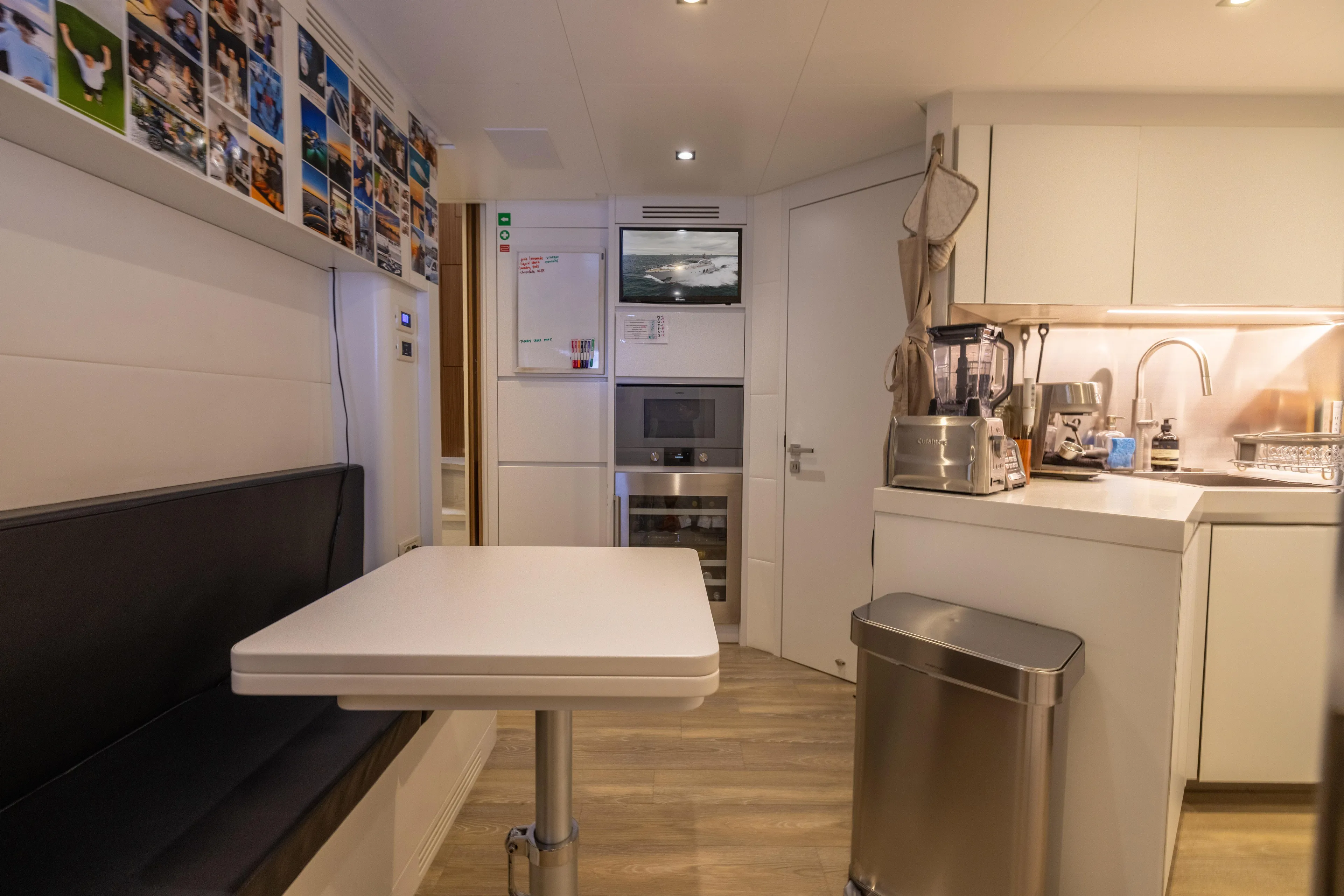 Naav Yacht Photos Pics 