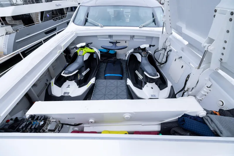 Naav Yacht Photos Pics 