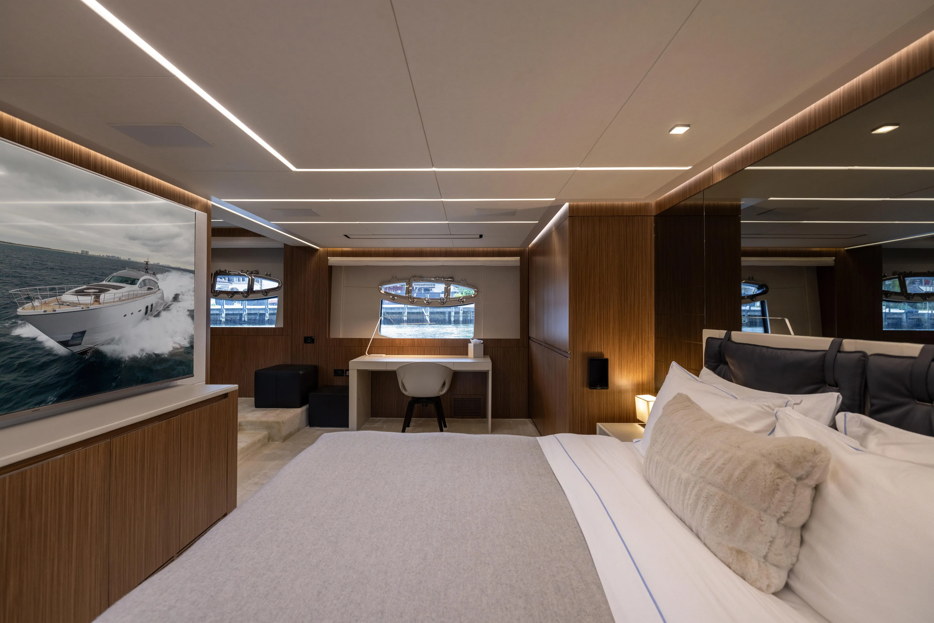 Naav Yacht Photos Pics 