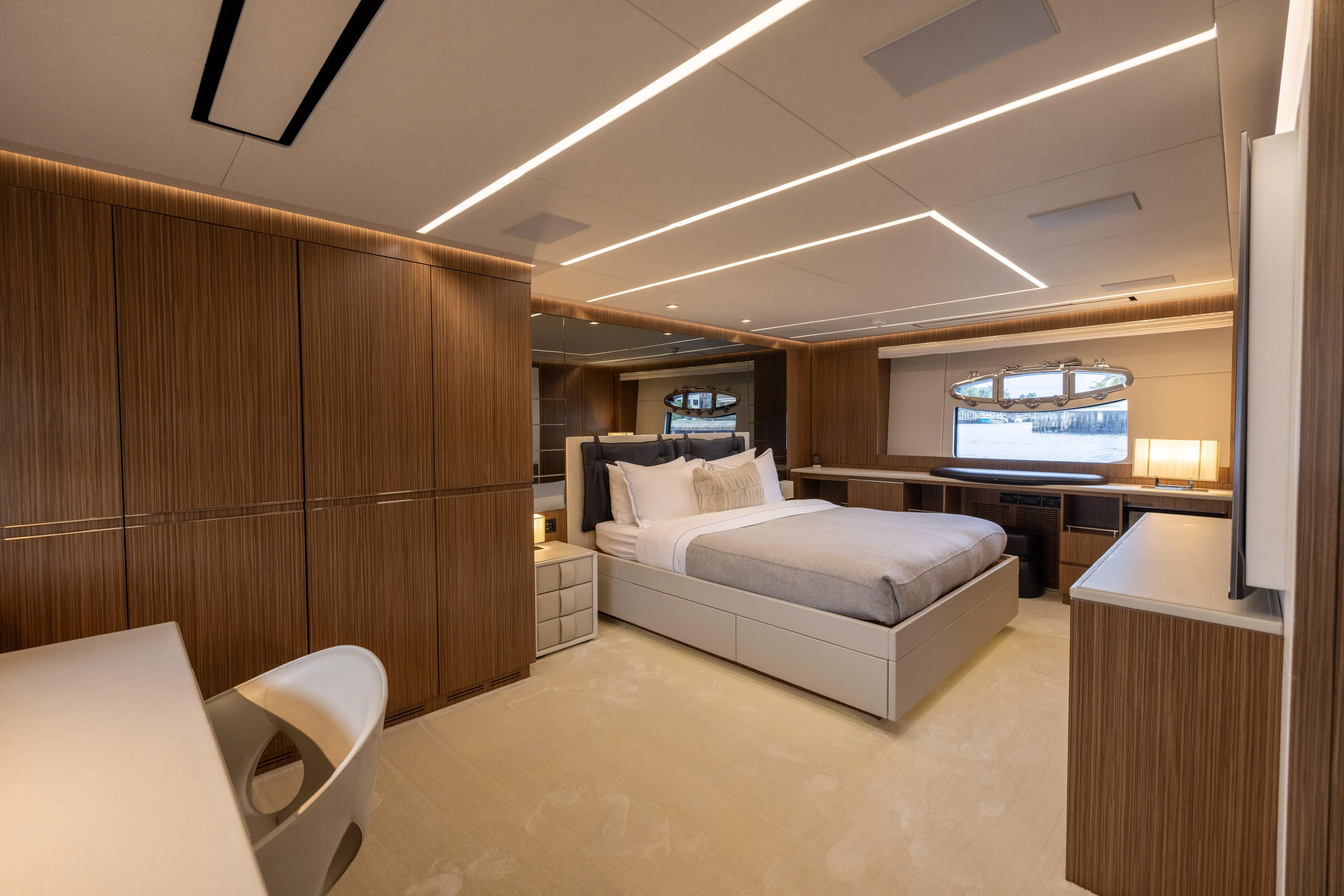 Naav Yacht Photos Pics 