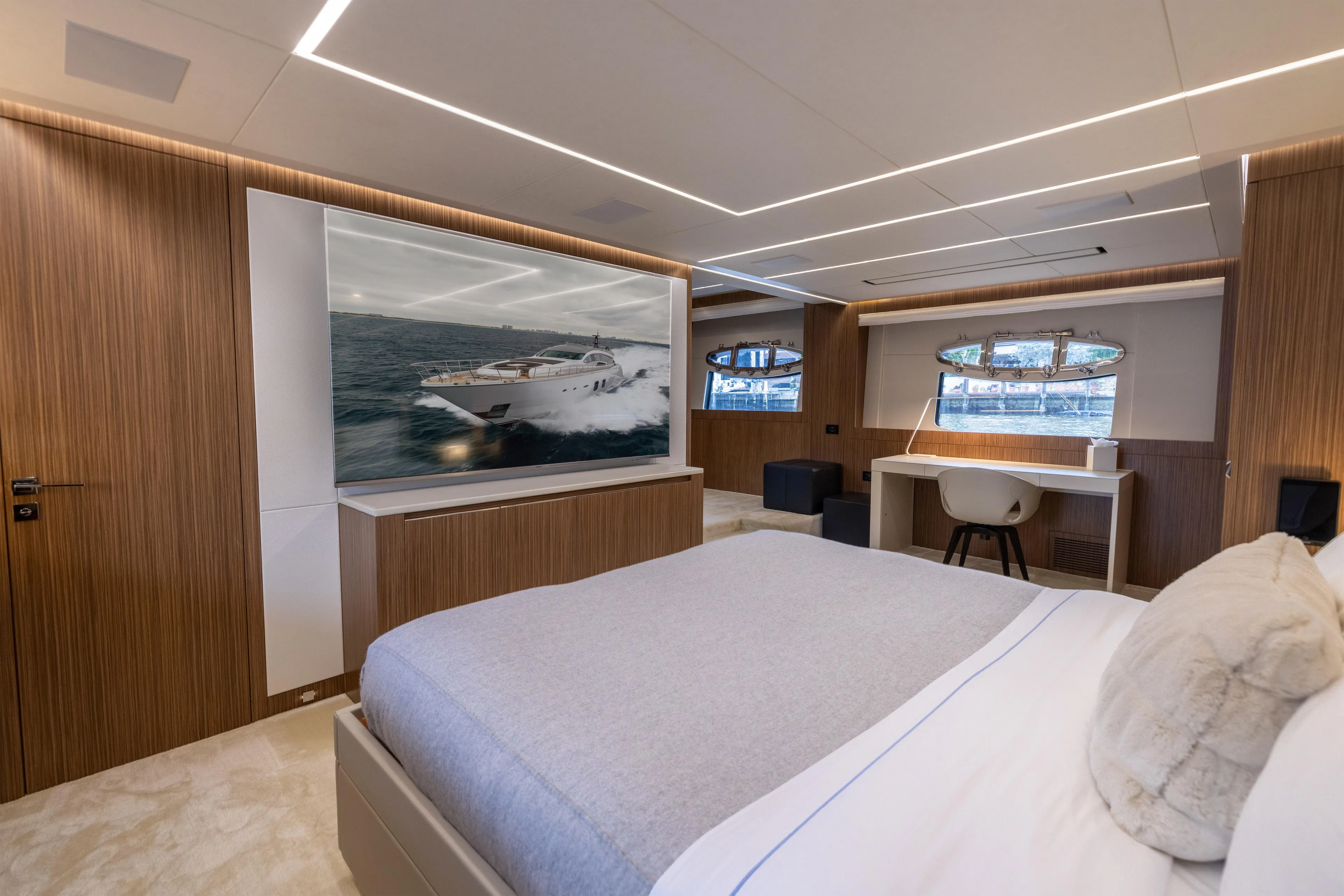 Naav Yacht Photos Pics 