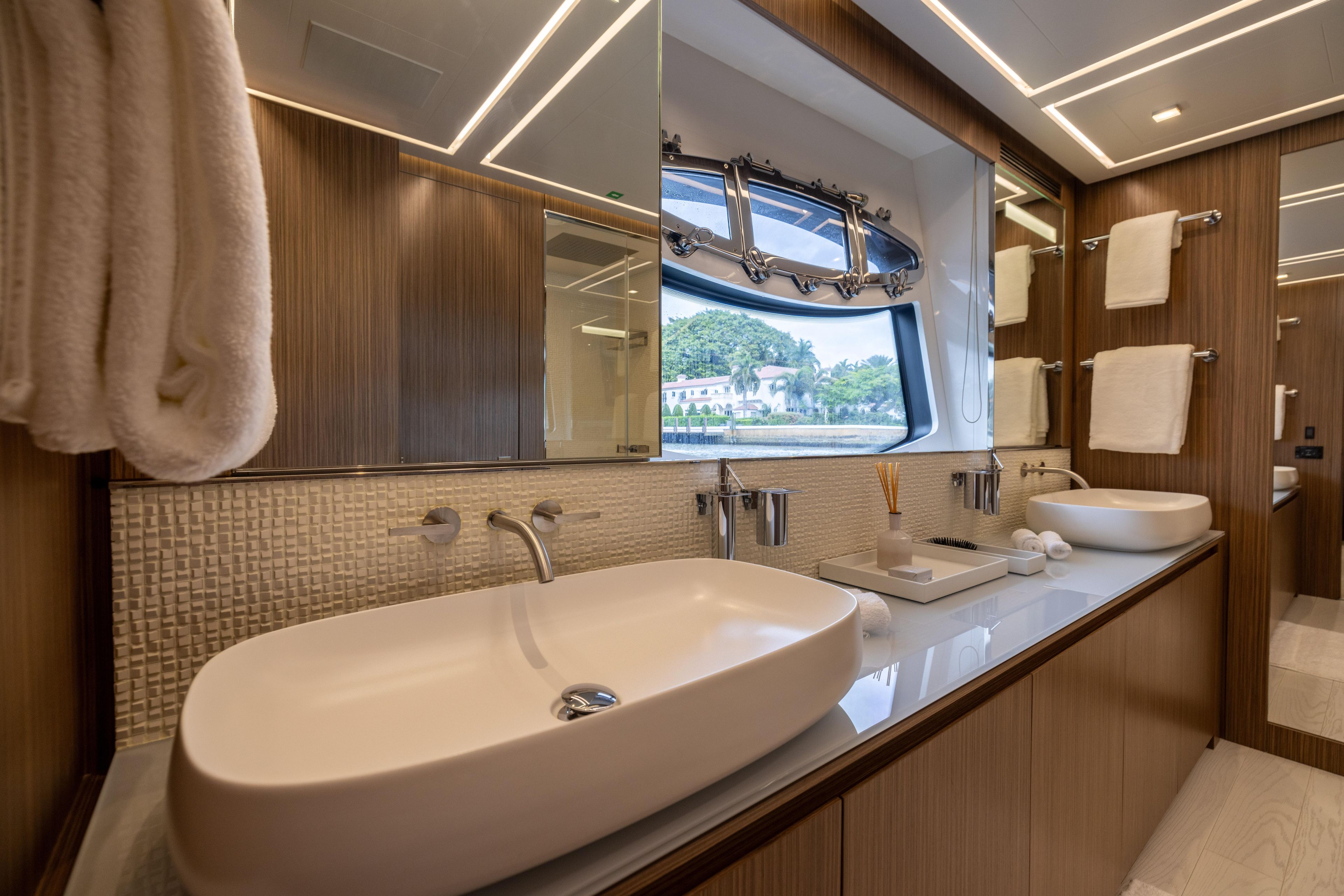 2018 Pershing 108 