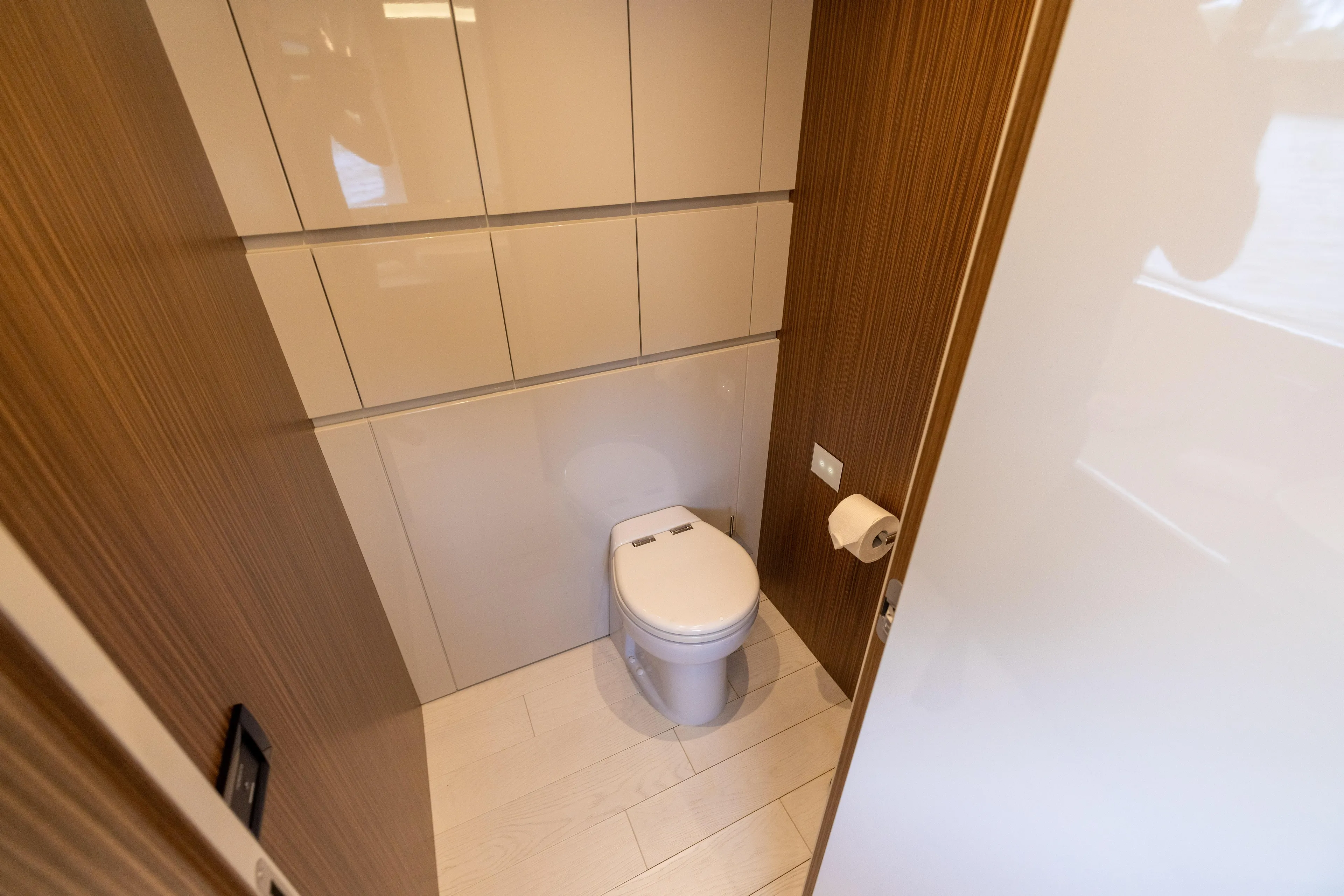 Naav Yacht Photos Pics 