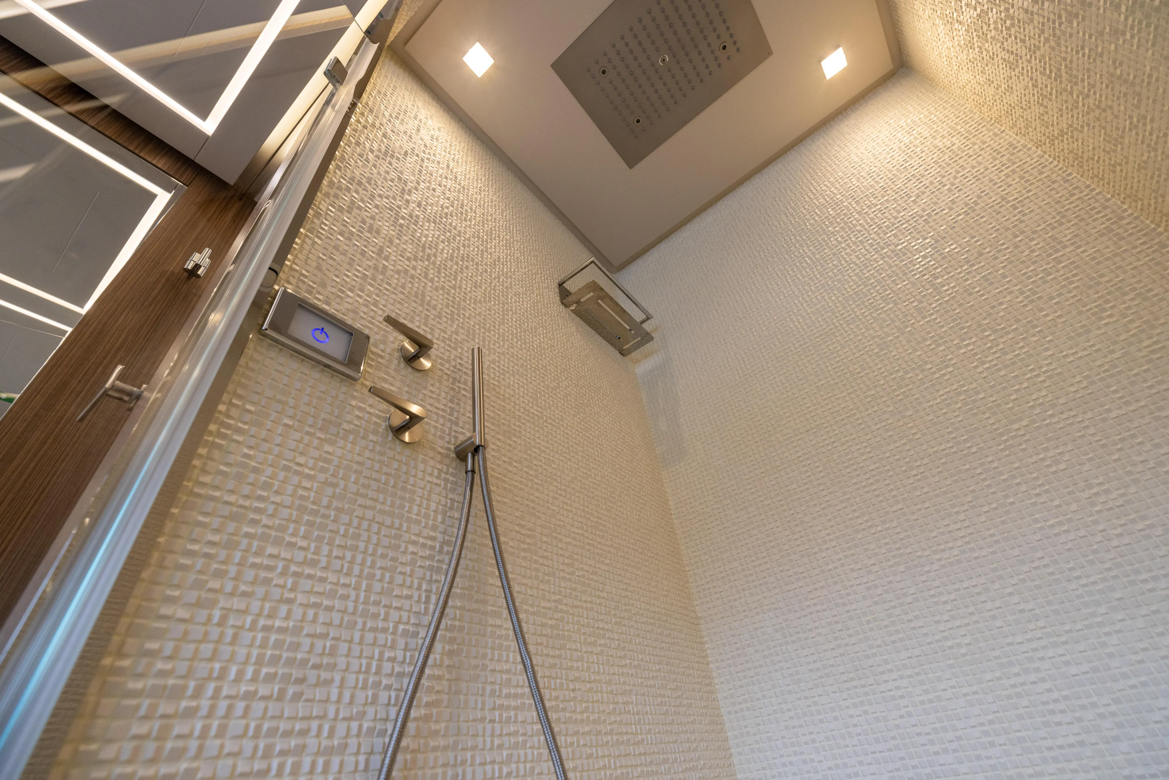 Naav Yacht Photos Pics 