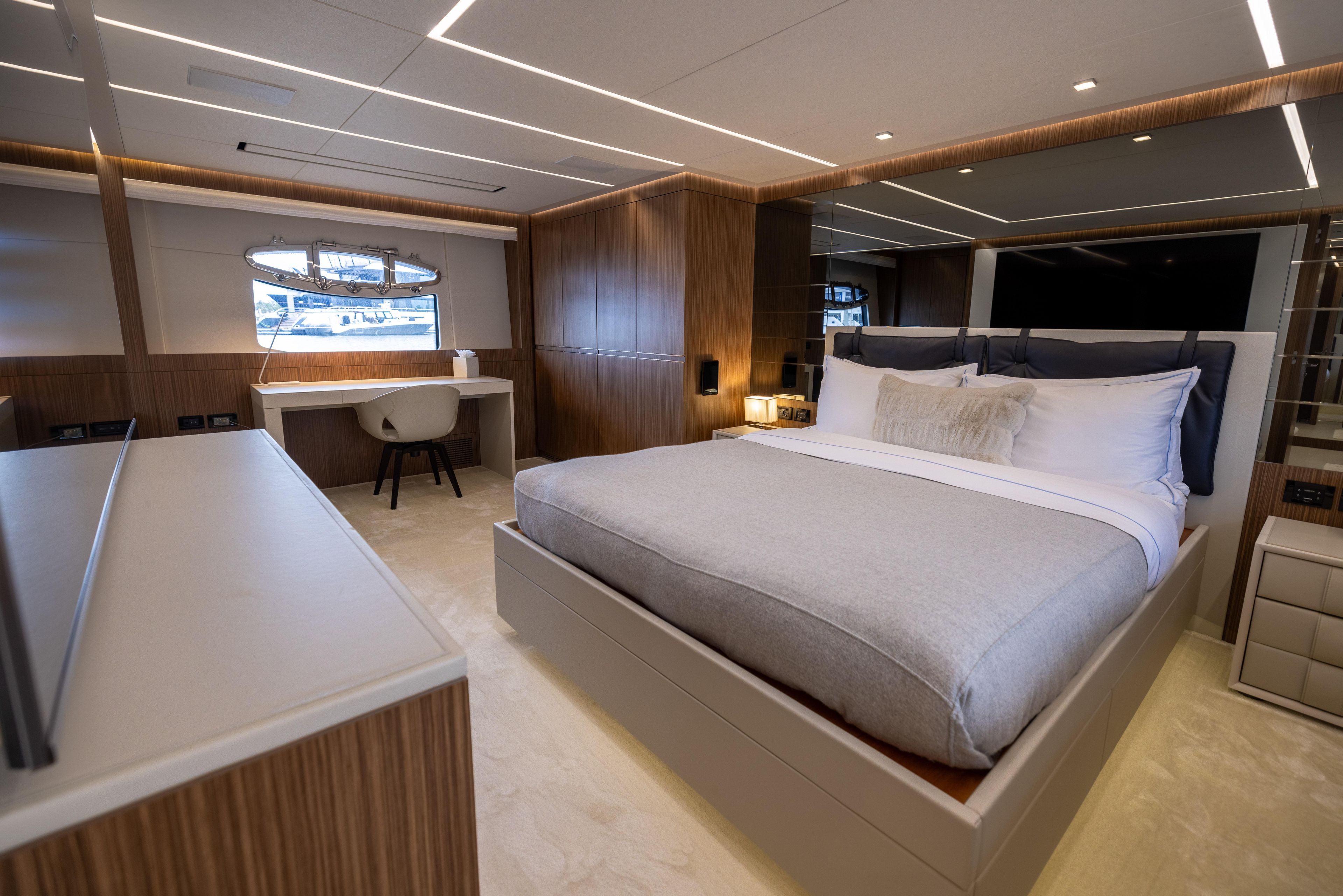 2018 Pershing 108 
