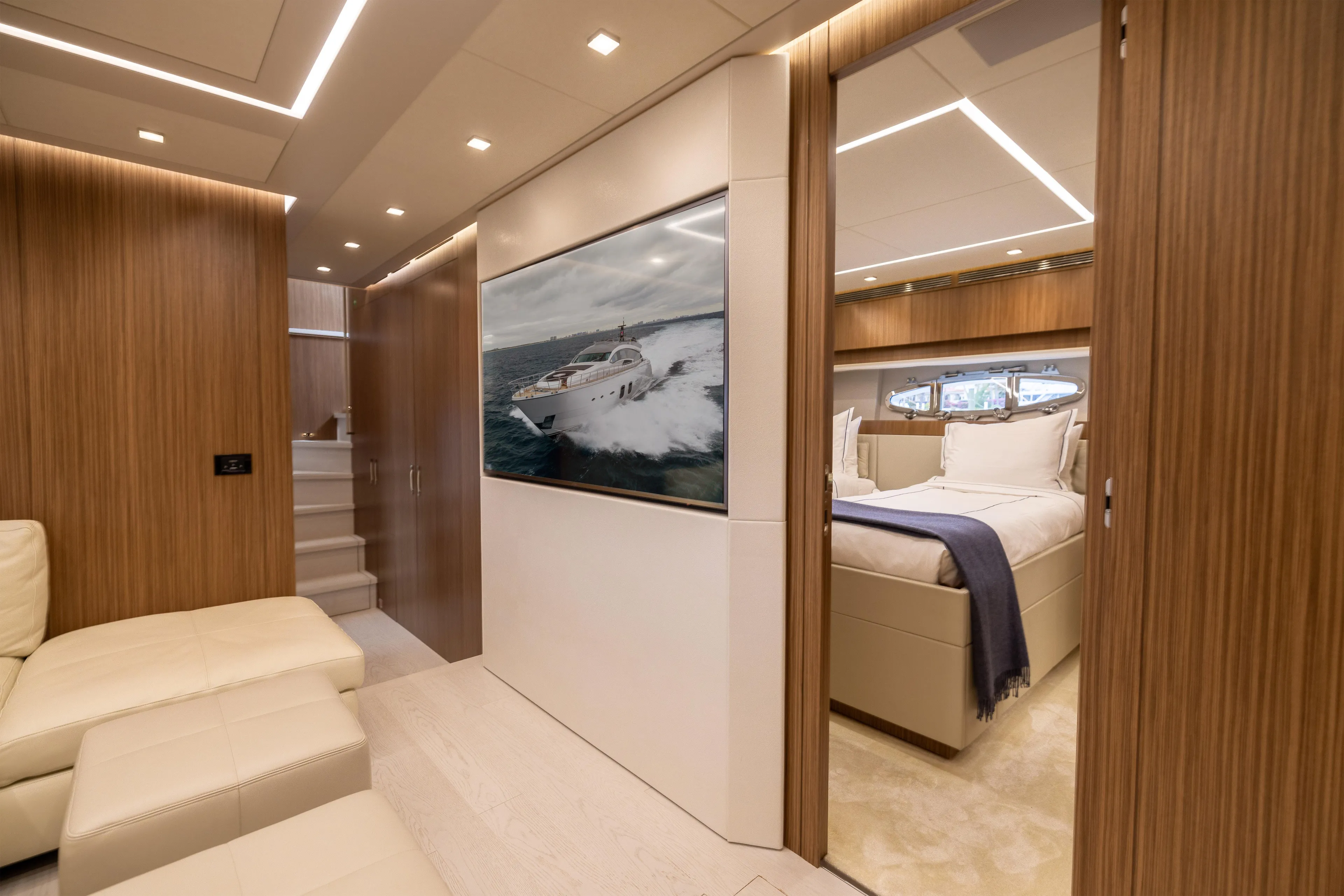 Naav Yacht Photos Pics 