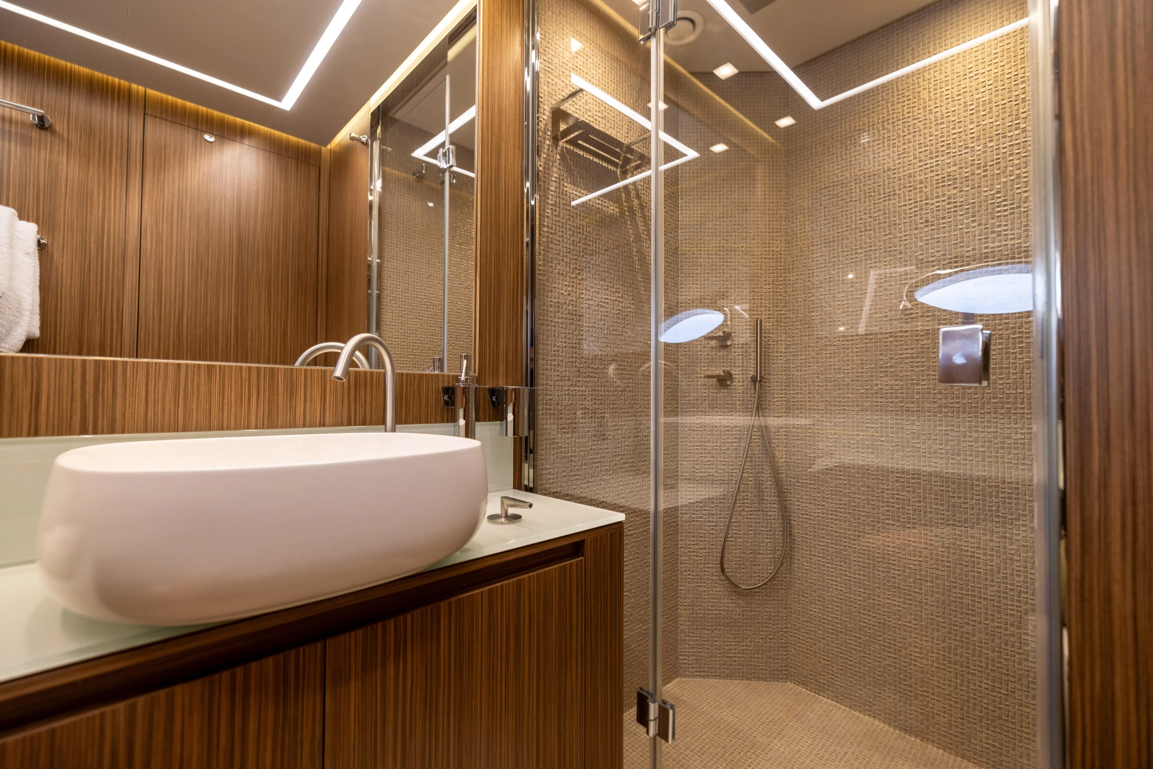 Naav Yacht Photos Pics 