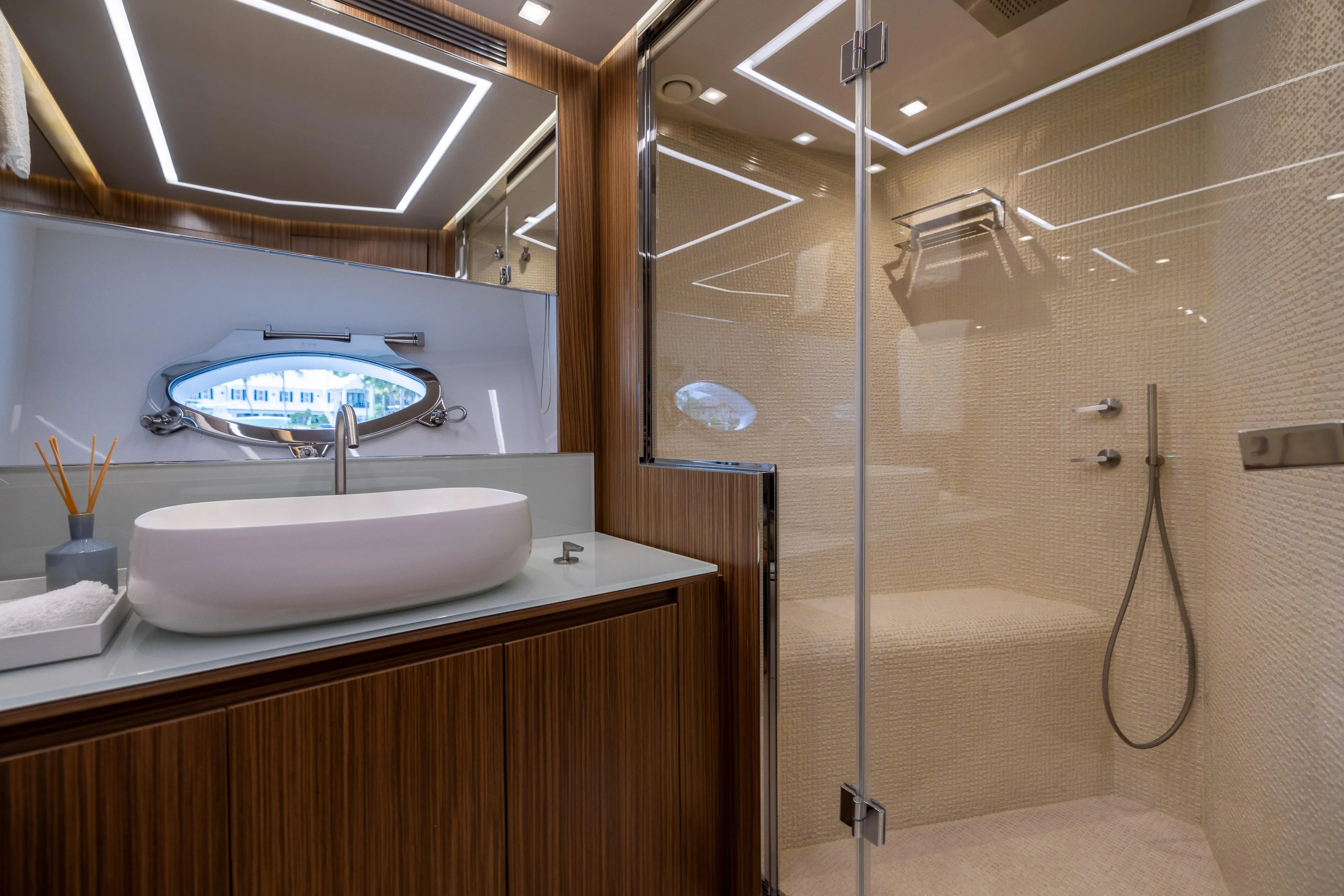 Naav Yacht Photos Pics 