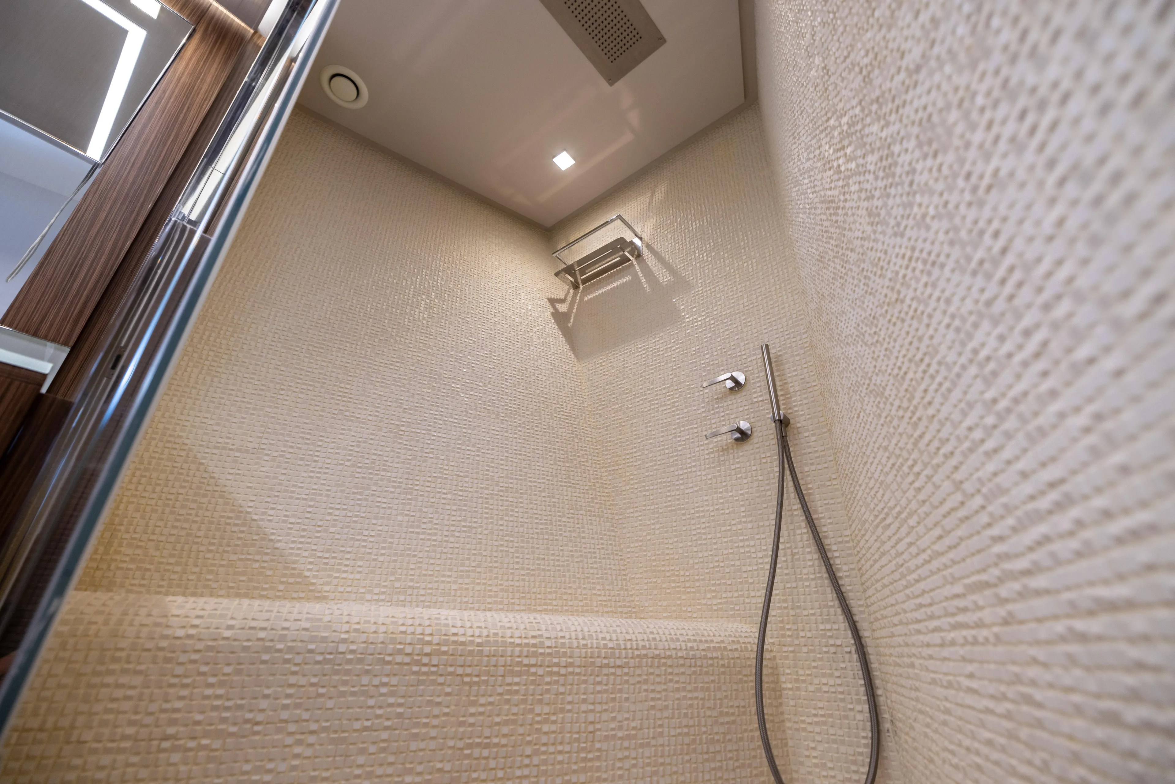 Naav Yacht Photos Pics 