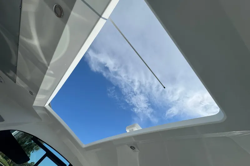  Yacht Photos Pics Sunroof view from 2022 Beneteau Gran Turismo 32, showcasing clear blue sky.