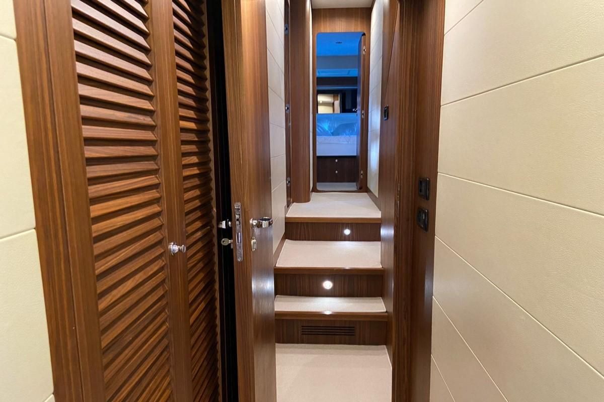 2009 Riva 85 