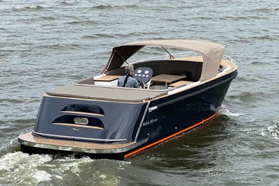 2025 Maxima 820 Retro