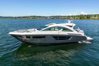 2017 Cruisers Yachts Express