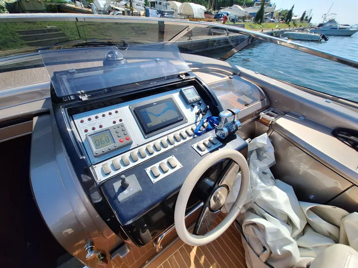 Frida Yacht Photos Pics 