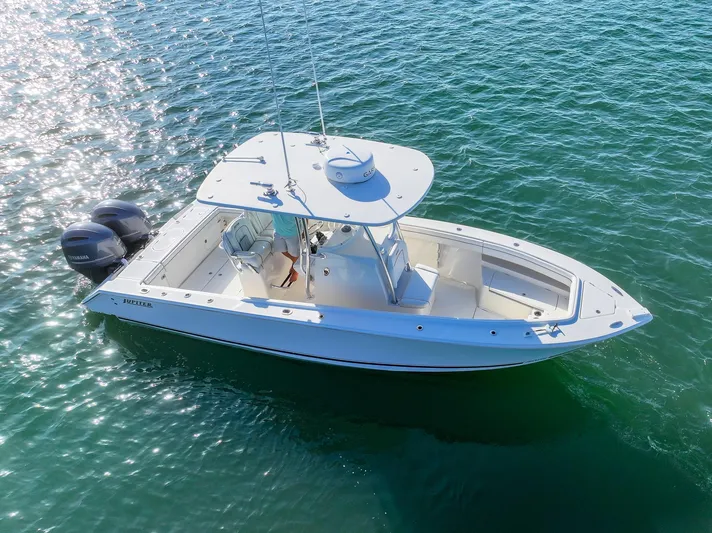  Yacht Photos Pics 2018 Jupiter 26 FS boat on clear blue water, aerial view.