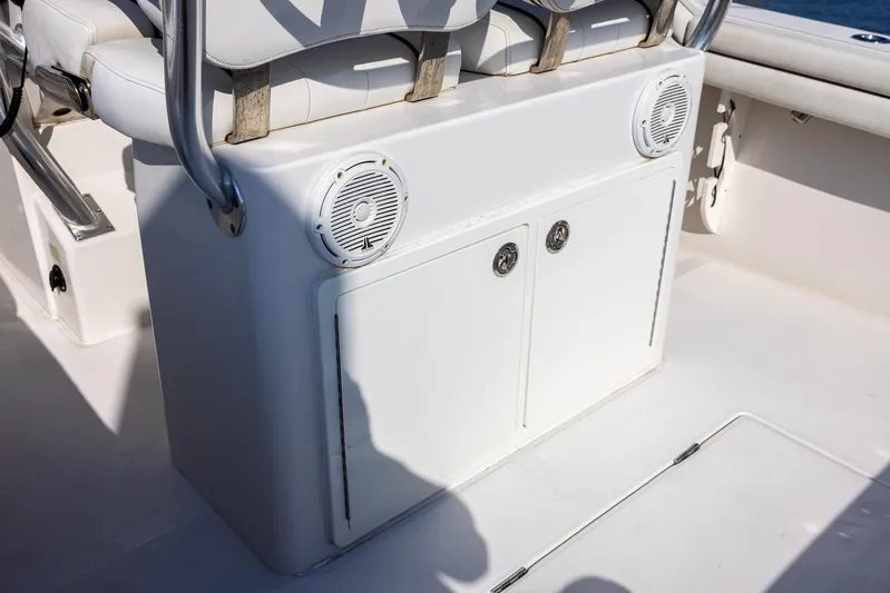  Yacht Photos Pics 2018 Jupiter 26 FS boat interior with white seating and built-in speakers.