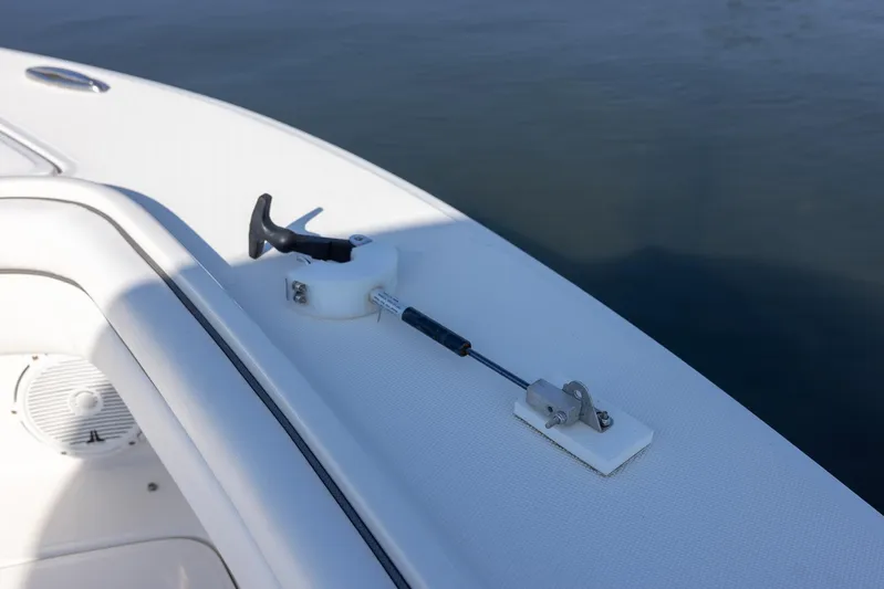  Yacht Photos Pics 2018 Jupiter 26 FS boat deck with cleat and hardware, on calm water.
