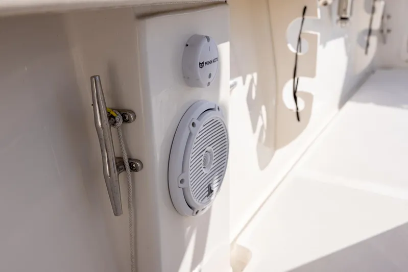  Yacht Photos Pics 2018 Jupiter 26 FS boat interior with speaker and cleat detail.