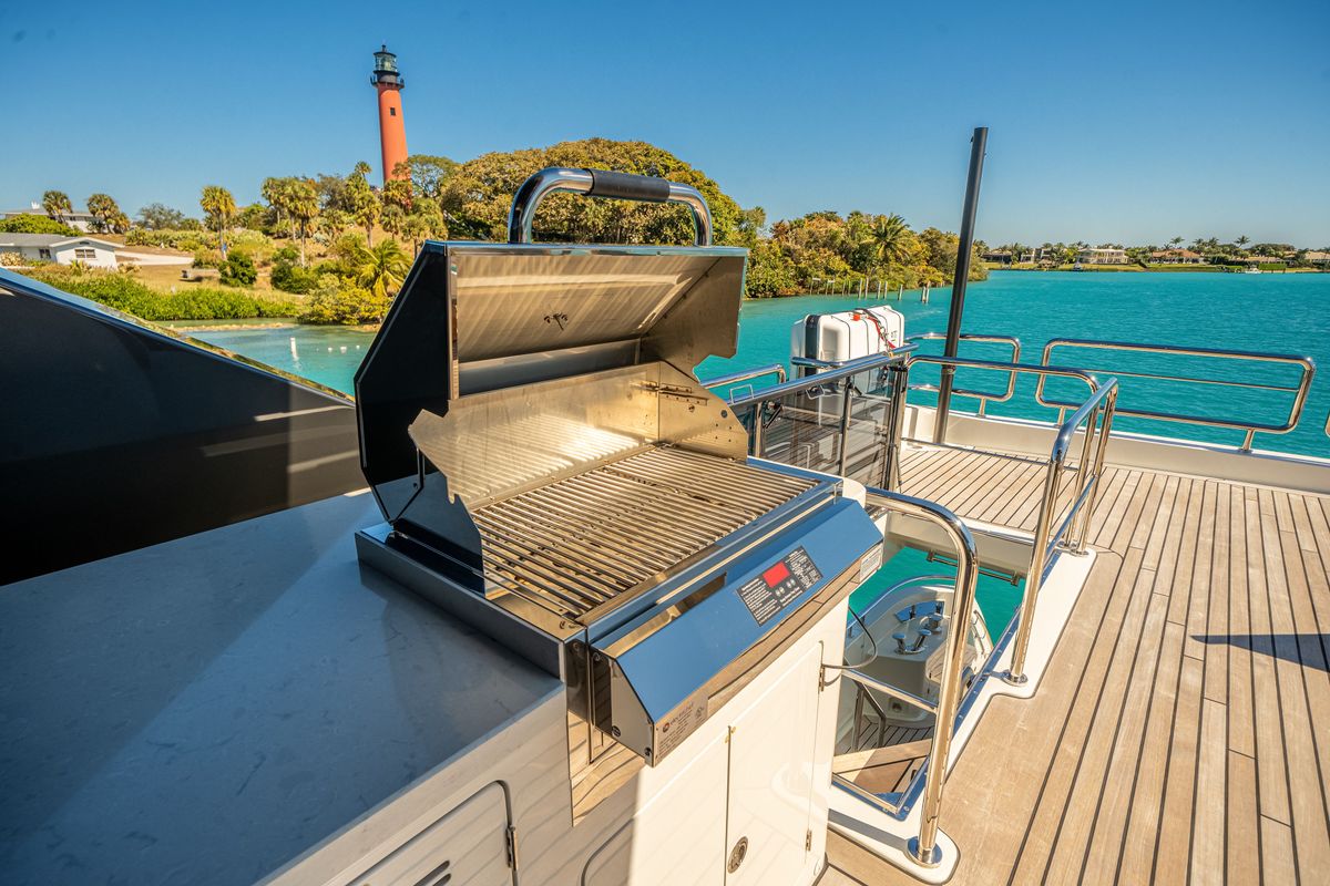 2025 Ocean Alexander 95 