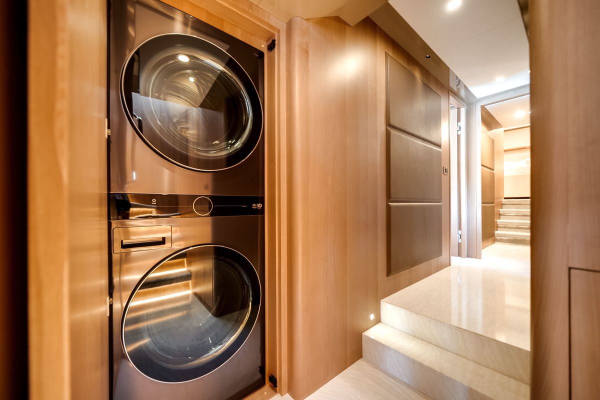 2025 Ocean Alexander 95 