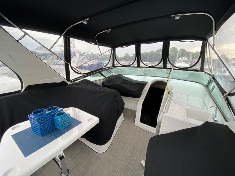 1998 Carver 53 Voyager