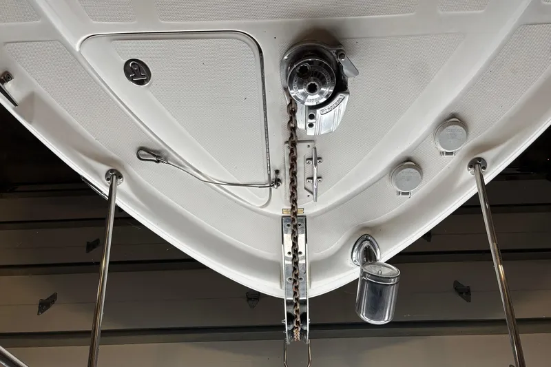 Dulce Vita Yacht Photos Pics 2003 Sea Ray 340 Sundancer boat deck with anchor chain and fittings.