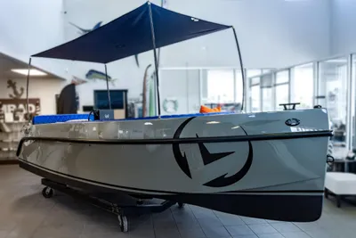 Vision Marine Technologies Volt 180
