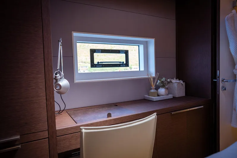 Aeolus 77 Yacht Photos Pics 