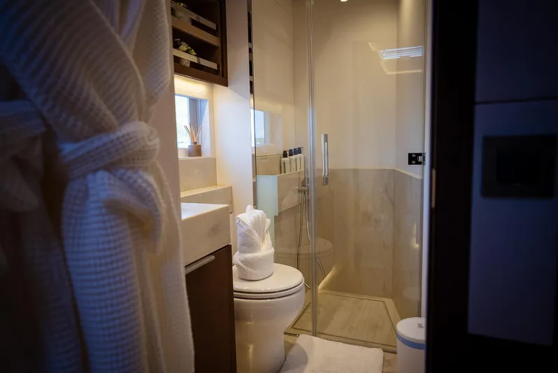 Aeolus 77 Yacht Photos Pics 