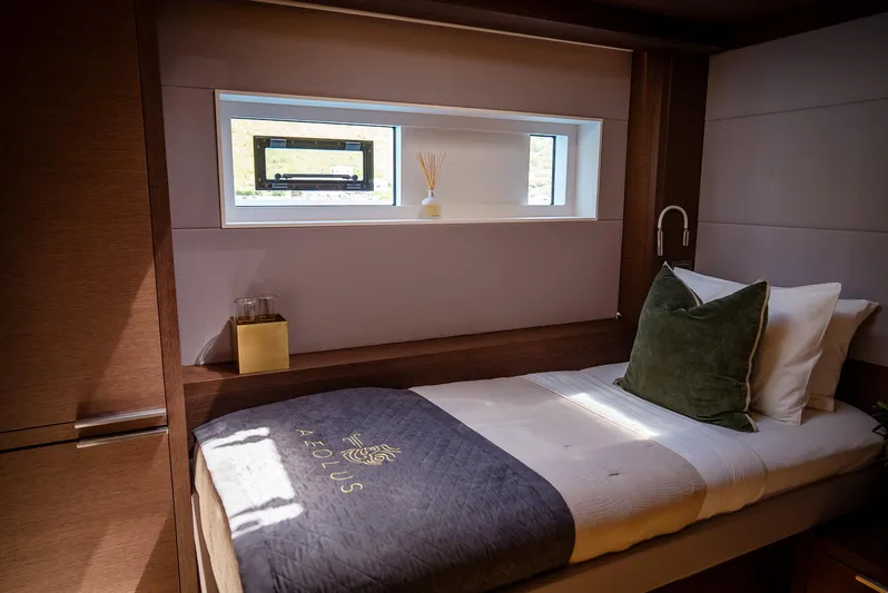 Aeolus 77 Yacht Photos Pics 