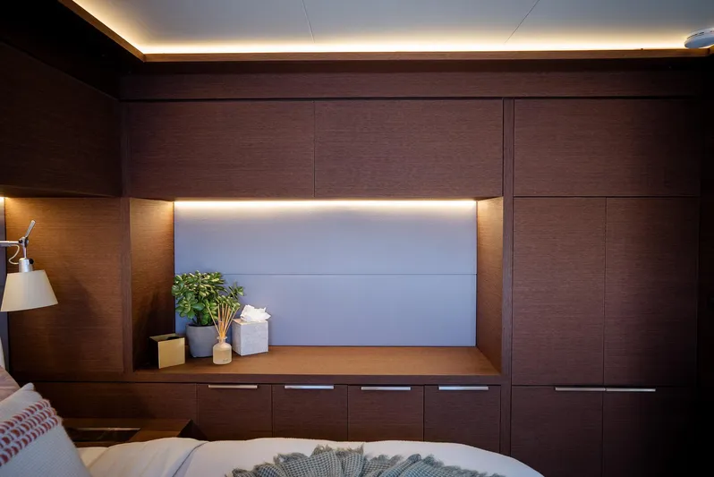 Aeolus 77 Yacht Photos Pics 