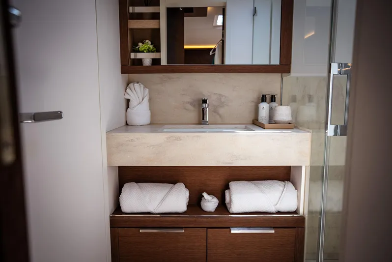 Aeolus 77 Yacht Photos Pics 