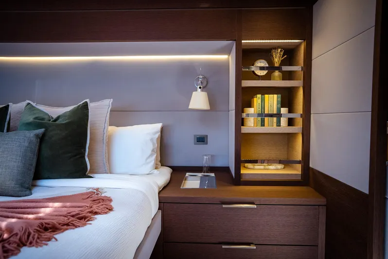 Aeolus 77 Yacht Photos Pics Master Suite