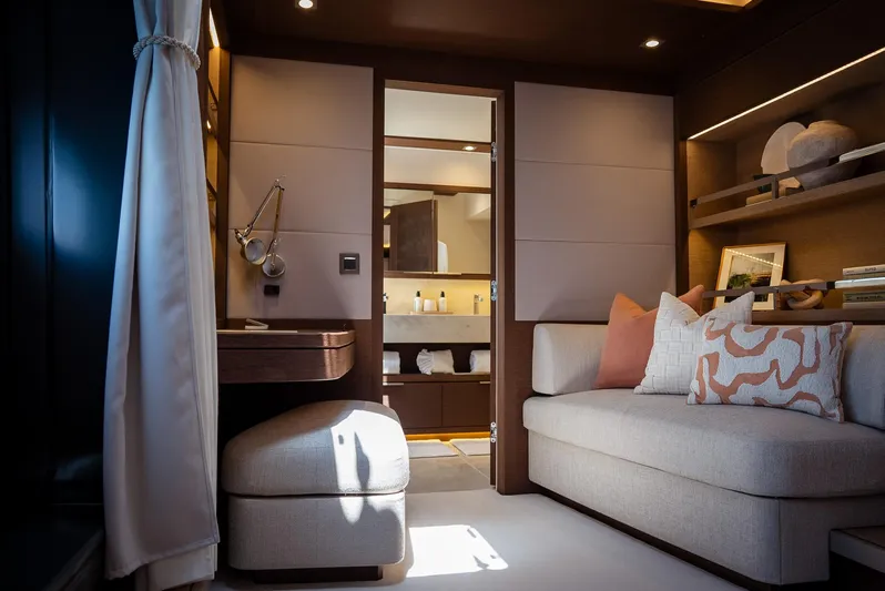 Aeolus 77 Yacht Photos Pics 