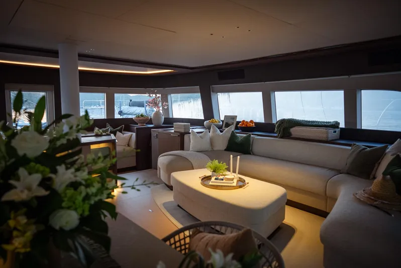 Aeolus 77 Yacht Photos Pics Salon