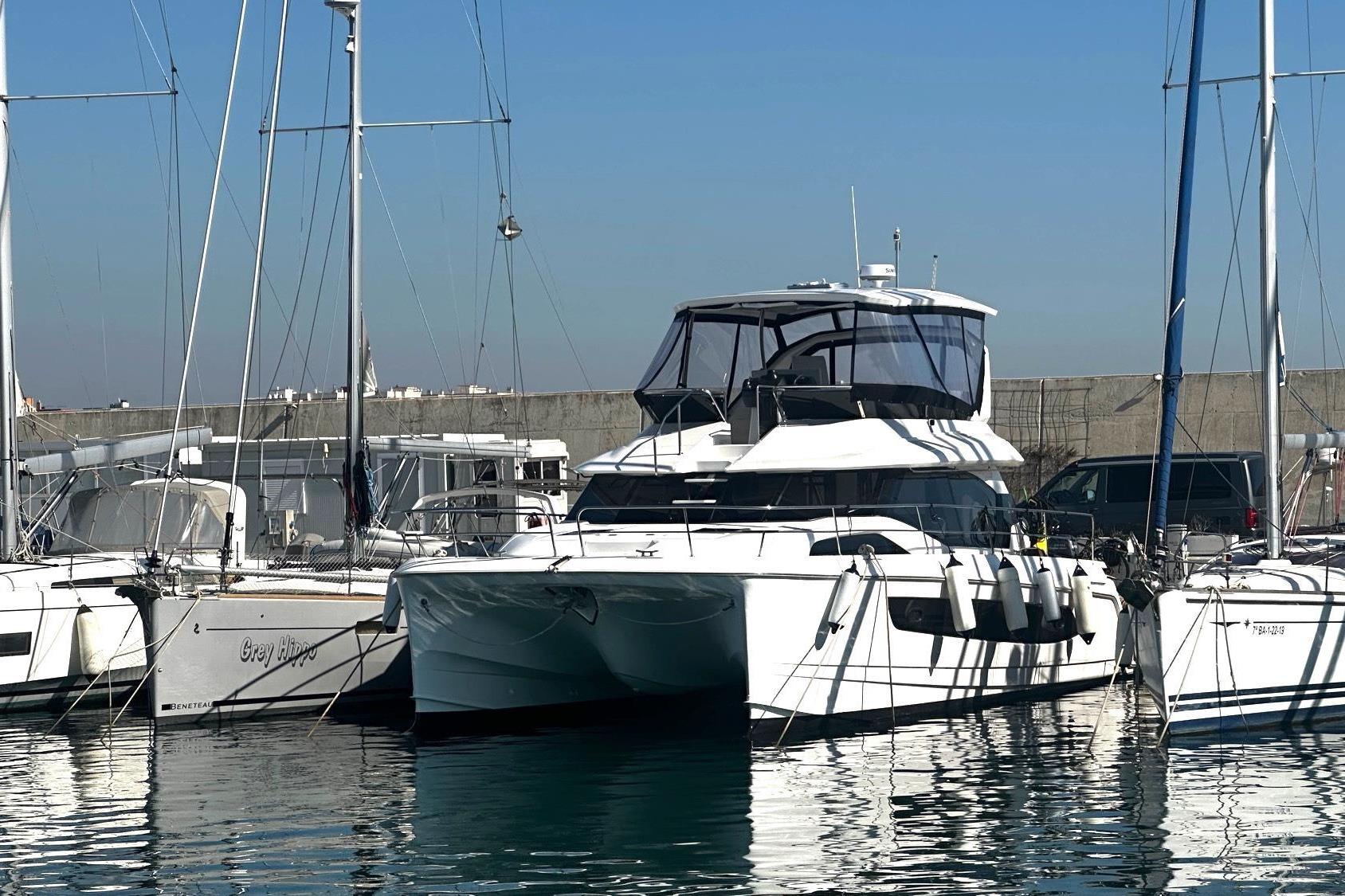 2025 Aquila 44 Yacht