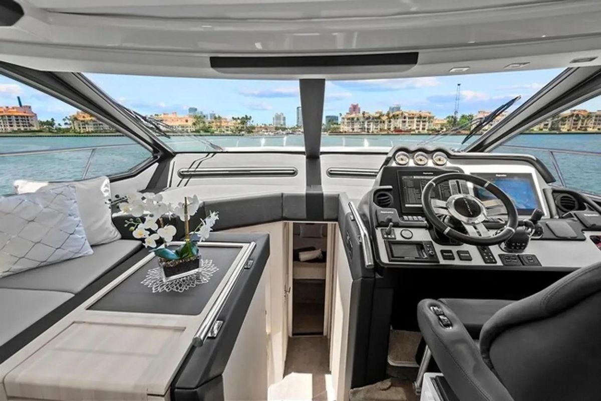 2015 Azimut 54 
