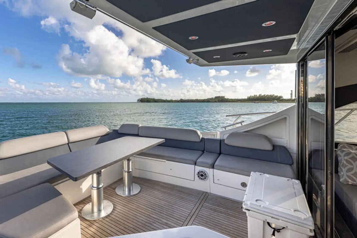 2015 Azimut 54 