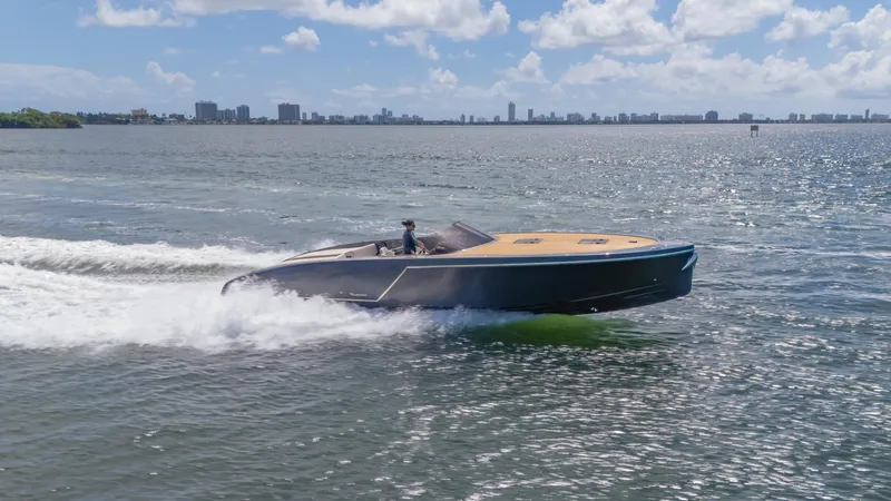 1017gt2017 Yacht Photos Pics 2017 Frauscher 1017 GT speedboat cruising on open water under a clear sky.