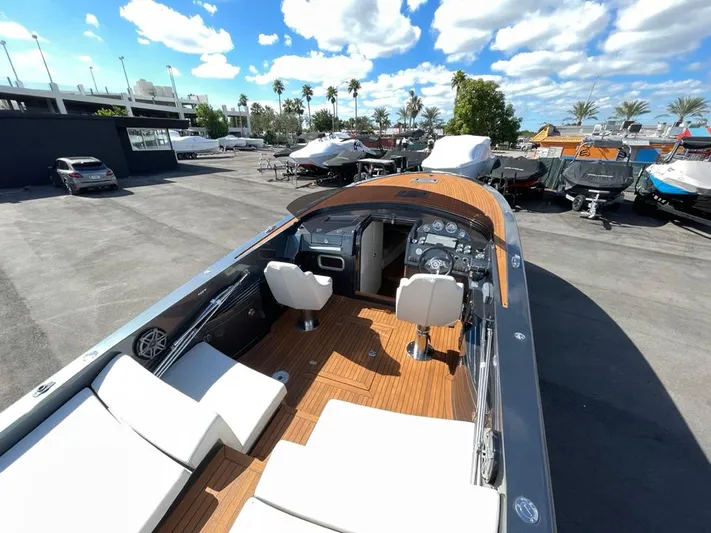1017gt2017 Yacht Photos Pics 
