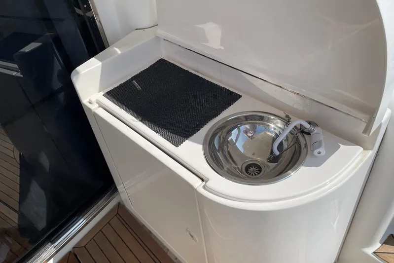 Passe Ports V Yacht Photos Pics 2004 Neptunus 56 Flybridge yacht sink area with stainless steel basin and counter.
