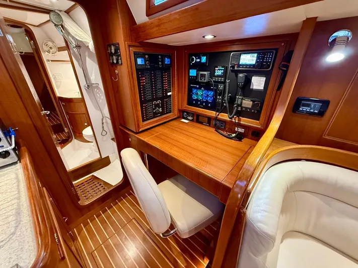 Hylander Yacht Photos Pics 