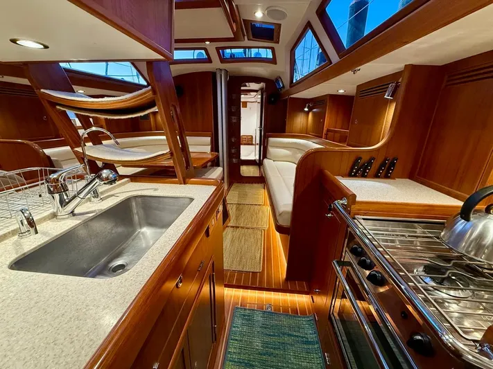 Hylander Yacht Photos Pics 