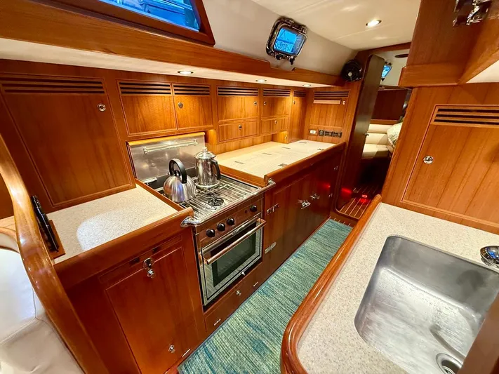 Hylander Yacht Photos Pics 